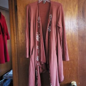 Long cotton shrug with pockets.